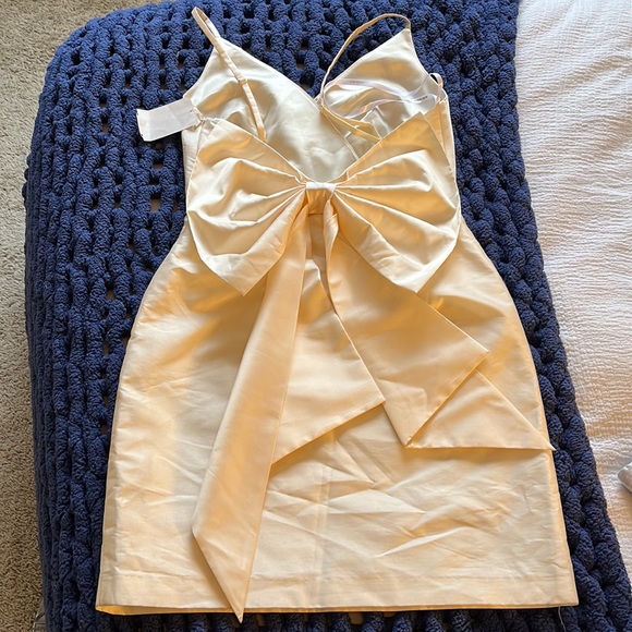 Ever new ivory bridal dress with bow size 4 - Picture 2 of 2